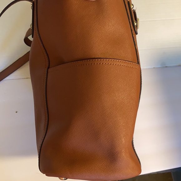 GUC. Stella and Max brown double striped shoulder bag with gold hardware. - Picture 9 of 16